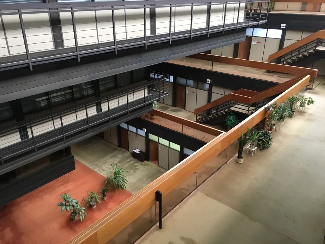 斯洛伐克广播大楼:被评为世界最丑建筑的它其实并不丑(图18) 斯洛伐克广播大楼:被评为世界最丑建筑的它其实并不丑(图18)