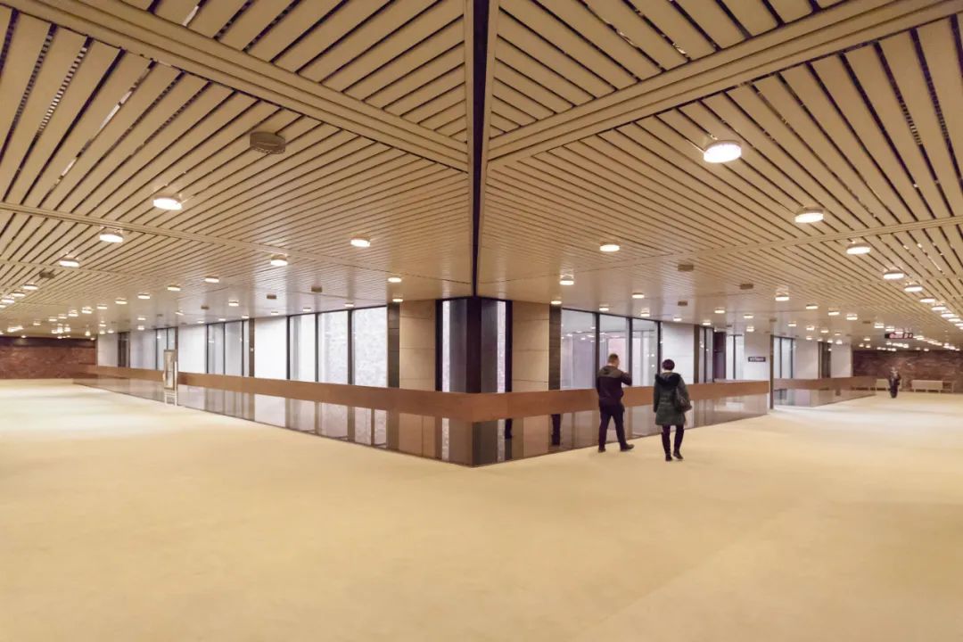 斯洛伐克广播大楼:被评为世界最丑建筑的它其实并不丑(图20) 斯洛伐克广播大楼:被评为世界最丑建筑的它其实并不丑(图20)