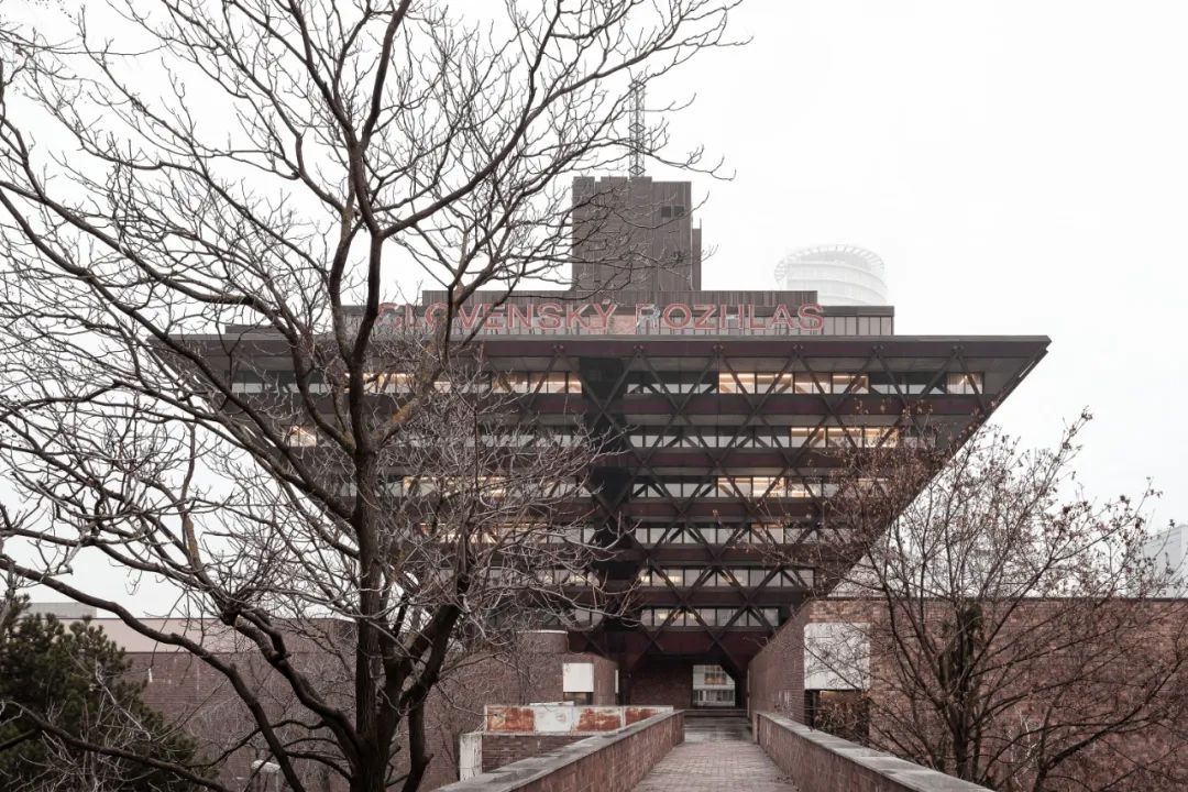 斯洛伐克广播大楼:被评为世界最丑建筑的它其实并不丑(图8) 斯洛伐克广播大楼:被评为世界最丑建筑的它其实并不丑(图8)