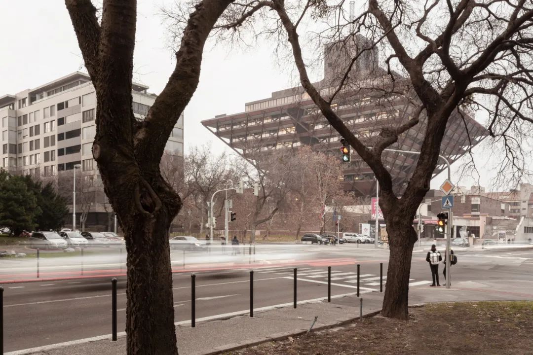 斯洛伐克广播大楼:被评为世界最丑建筑的它其实并不丑(图10) 斯洛伐克广播大楼:被评为世界最丑建筑的它其实并不丑(图10)