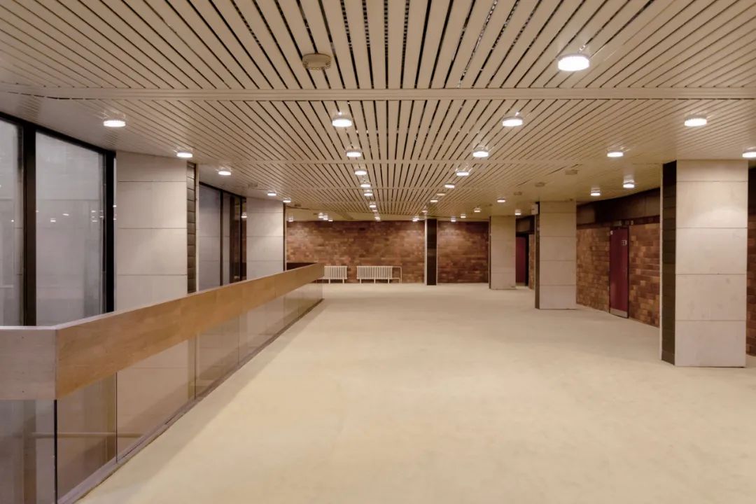 斯洛伐克广播大楼:被评为世界最丑建筑的它其实并不丑(图17) 斯洛伐克广播大楼:被评为世界最丑建筑的它其实并不丑(图17)