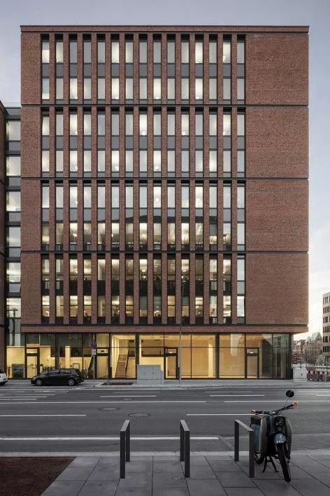 建筑设计丨竖 窗 设计合集(图10) 建筑设计丨竖 窗 设计合集(图10)