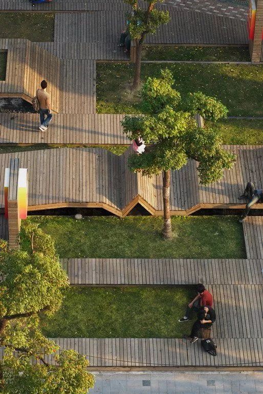 把公共座椅设计成这样,你咋不上天?(图9) 把公共座椅设计成这样,你咋不上天?(图9)