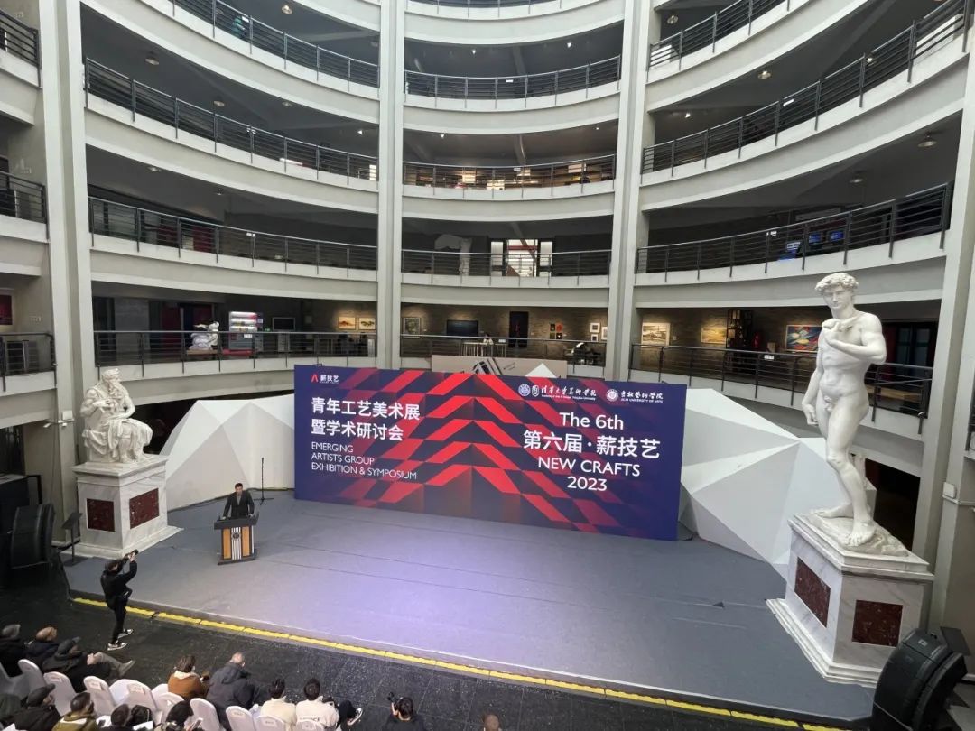 开幕丨2023 “薪技艺” 青年工艺美术展暨学术研讨会在吉林艺术学院隆重开幕(图3) 开幕丨2023 “薪技艺” 青年工艺美术展暨学术研讨会在吉林艺术学院隆重开幕(图3)