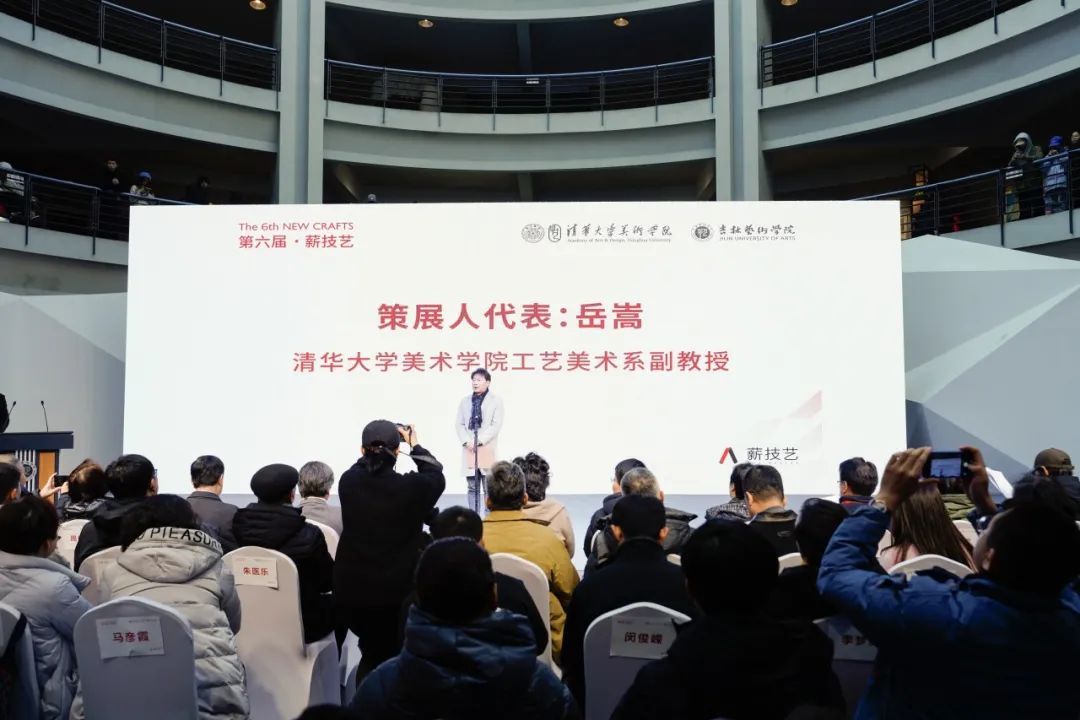 开幕丨2023 “薪技艺” 青年工艺美术展暨学术研讨会在吉林艺术学院隆重开幕(图9) 开幕丨2023 “薪技艺” 青年工艺美术展暨学术研讨会在吉林艺术学院隆重开幕(图9)