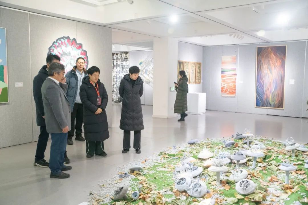 开幕丨2023 “薪技艺” 青年工艺美术展暨学术研讨会在吉林艺术学院隆重开幕(图17) 开幕丨2023 “薪技艺” 青年工艺美术展暨学术研讨会在吉林艺术学院隆重开幕(图17)