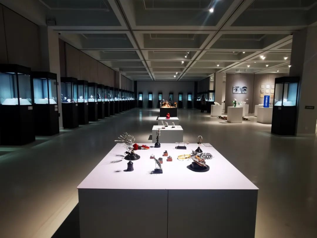 开幕丨2023 “薪技艺” 青年工艺美术展暨学术研讨会在吉林艺术学院隆重开幕(图18) 开幕丨2023 “薪技艺” 青年工艺美术展暨学术研讨会在吉林艺术学院隆重开幕(图18)