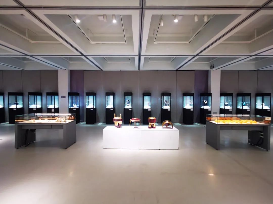 开幕丨2023 “薪技艺” 青年工艺美术展暨学术研讨会在吉林艺术学院隆重开幕(图16) 开幕丨2023 “薪技艺” 青年工艺美术展暨学术研讨会在吉林艺术学院隆重开幕(图16)