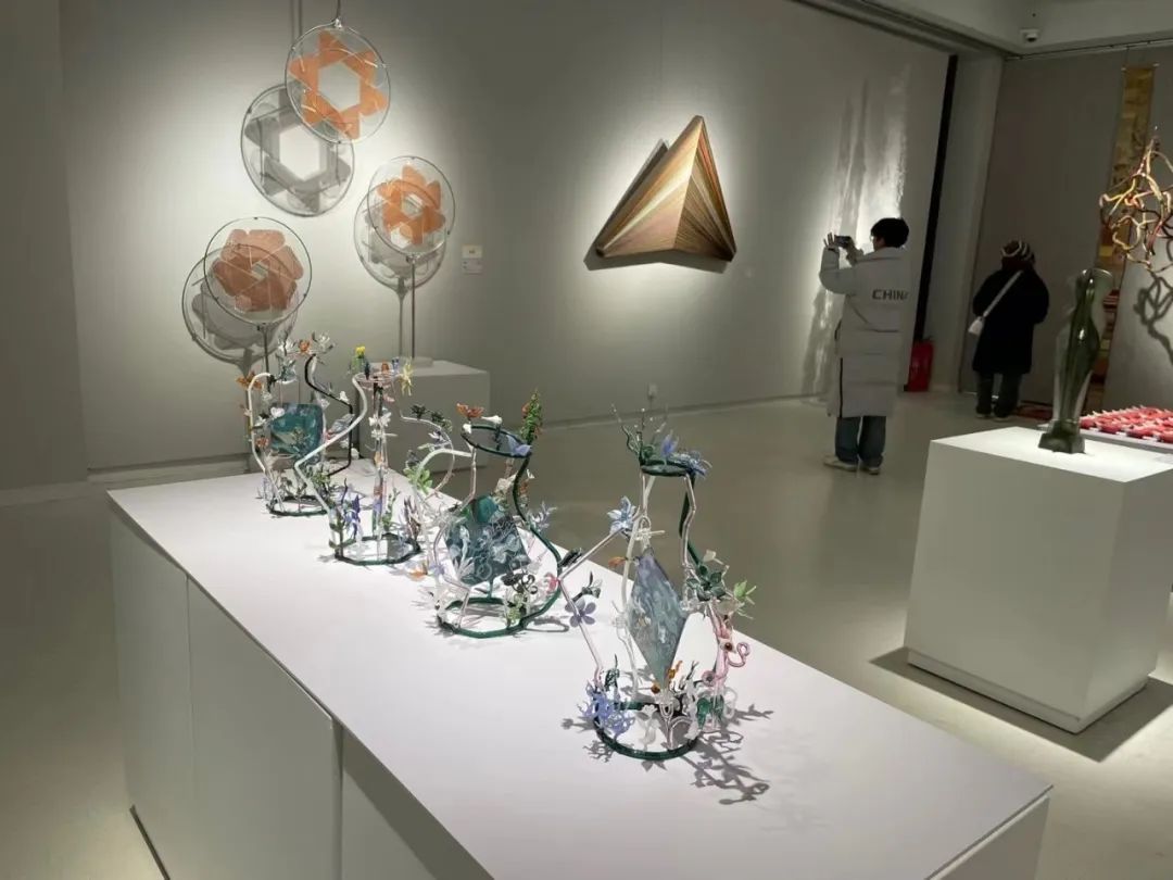 开幕丨2023 “薪技艺” 青年工艺美术展暨学术研讨会在吉林艺术学院隆重开幕(图21) 开幕丨2023 “薪技艺” 青年工艺美术展暨学术研讨会在吉林艺术学院隆重开幕(图21)