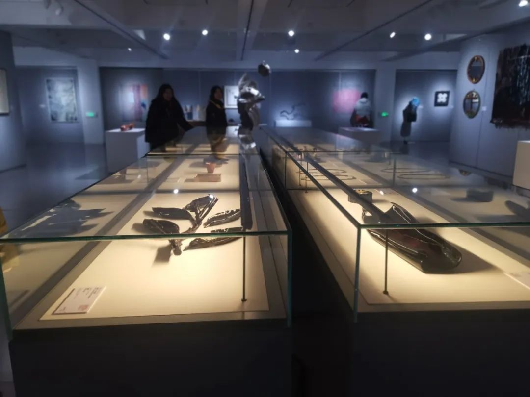 开幕丨2023 “薪技艺” 青年工艺美术展暨学术研讨会在吉林艺术学院隆重开幕(图19) 开幕丨2023 “薪技艺” 青年工艺美术展暨学术研讨会在吉林艺术学院隆重开幕(图19)