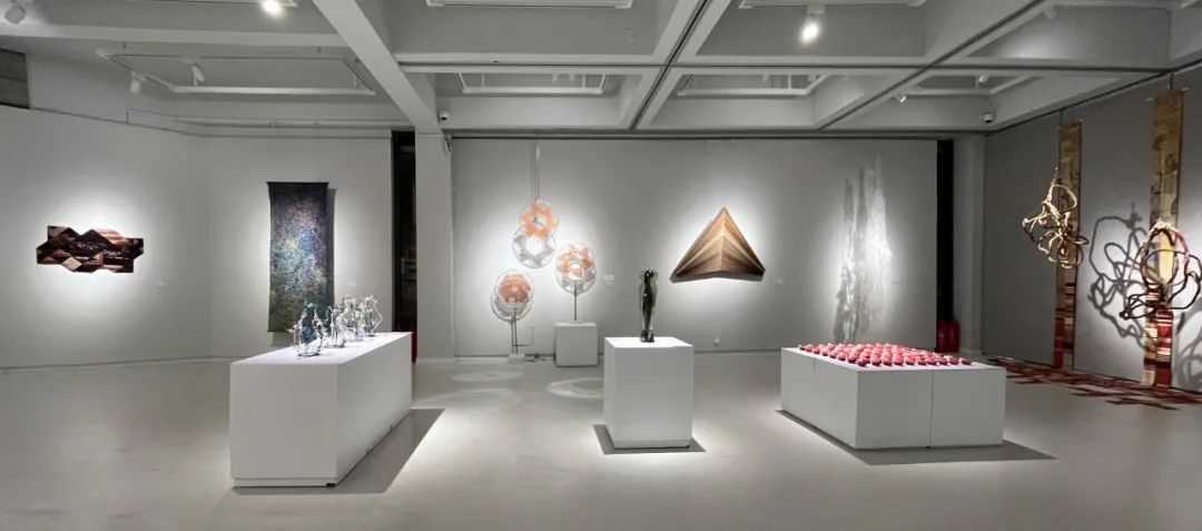 开幕丨2023 “薪技艺” 青年工艺美术展暨学术研讨会在吉林艺术学院隆重开幕(图23) 开幕丨2023 “薪技艺” 青年工艺美术展暨学术研讨会在吉林艺术学院隆重开幕(图23)