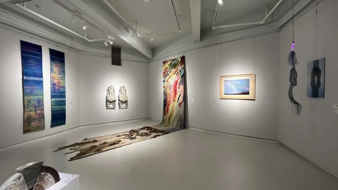 开幕丨2023 “薪技艺” 青年工艺美术展暨学术研讨会在吉林艺术学院隆重开幕(图24) 开幕丨2023 “薪技艺” 青年工艺美术展暨学术研讨会在吉林艺术学院隆重开幕(图24)