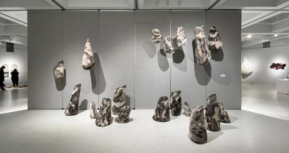 开幕丨2023 “薪技艺” 青年工艺美术展暨学术研讨会在吉林艺术学院隆重开幕(图27) 开幕丨2023 “薪技艺” 青年工艺美术展暨学术研讨会在吉林艺术学院隆重开幕(图27)