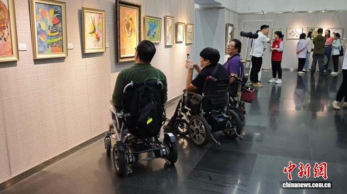 京津冀残疾人艺术作品展在天津举行 166