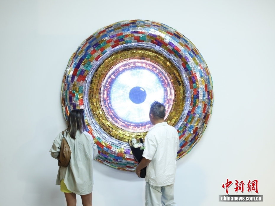 35位艺术家进厂8个月，东莞把“制造美学