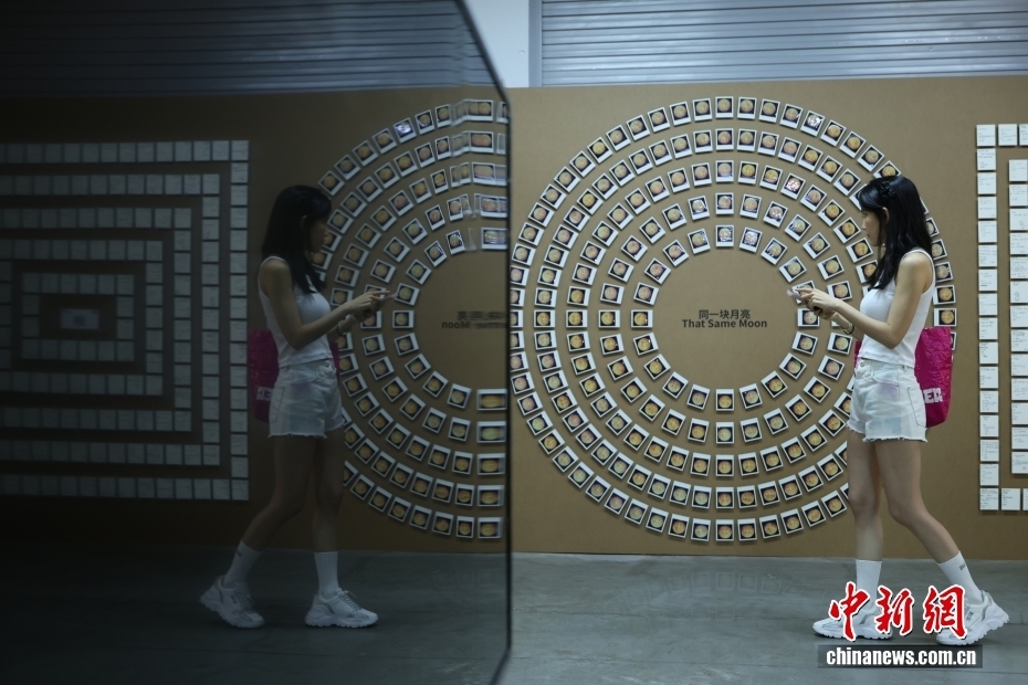 展览现场展出由东莞制造企业废料创作的装置作品