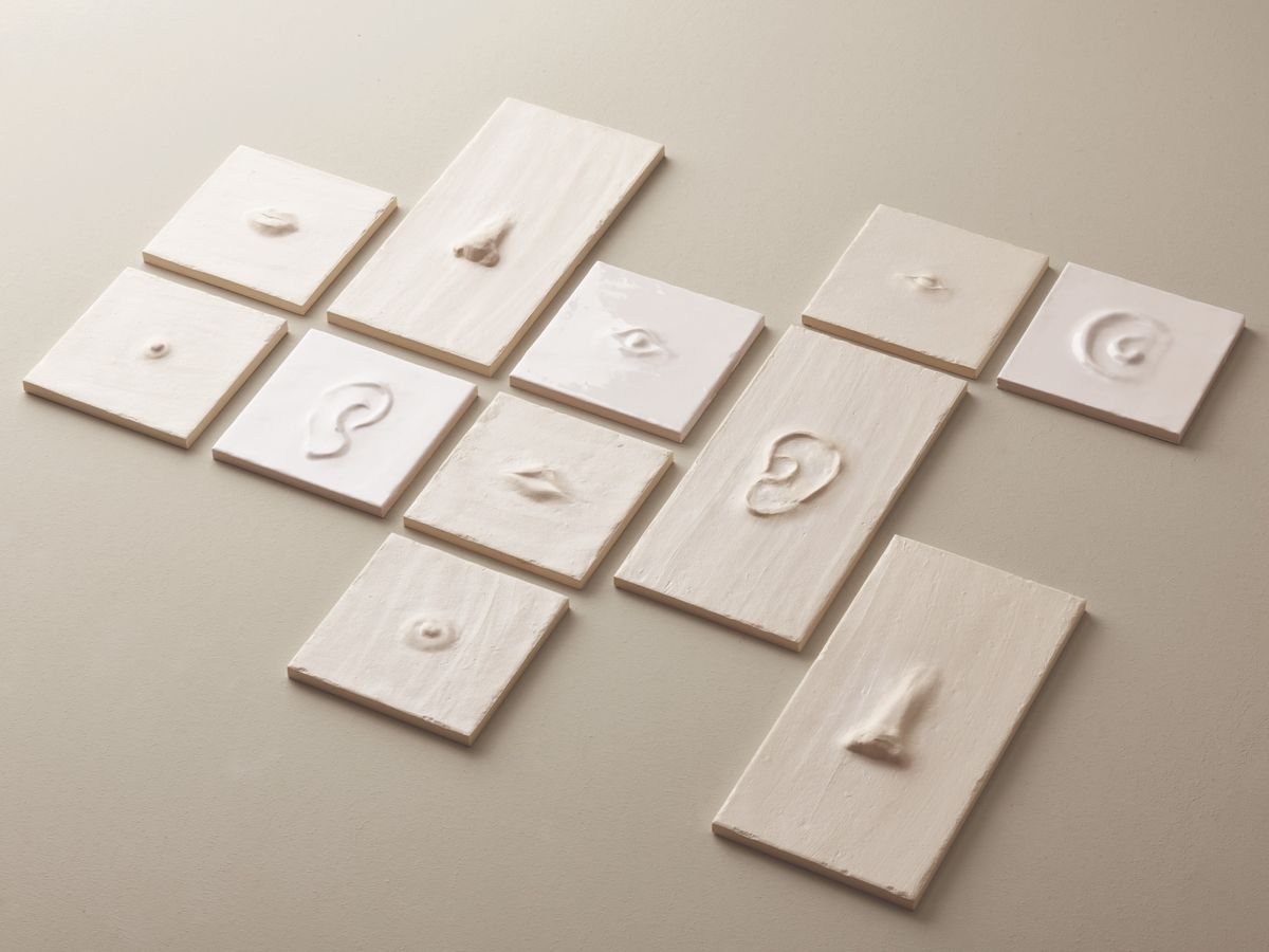 Faye Toogood 为 Mutina 设计的 Faces and Figures 瓷砖