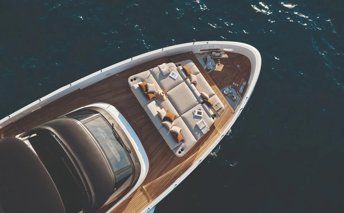 Azimut Magellano 27M 游艇木质内饰