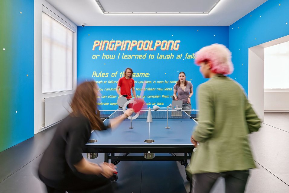 Basim Magdy PINGPINPOOLPONG 乒乓球互动装置 展览现场 Basim Magdy PINGPINPOOLPONG 乒乓球互动装置 展览现场 · SEEEEART