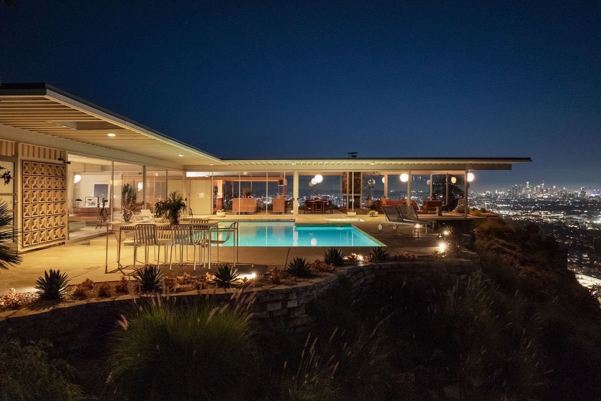斯塔尔住宅降价 500 万美元仍无人接手：被 Julius Shulman 拍成传奇的中世纪名宅，为什么卖不掉