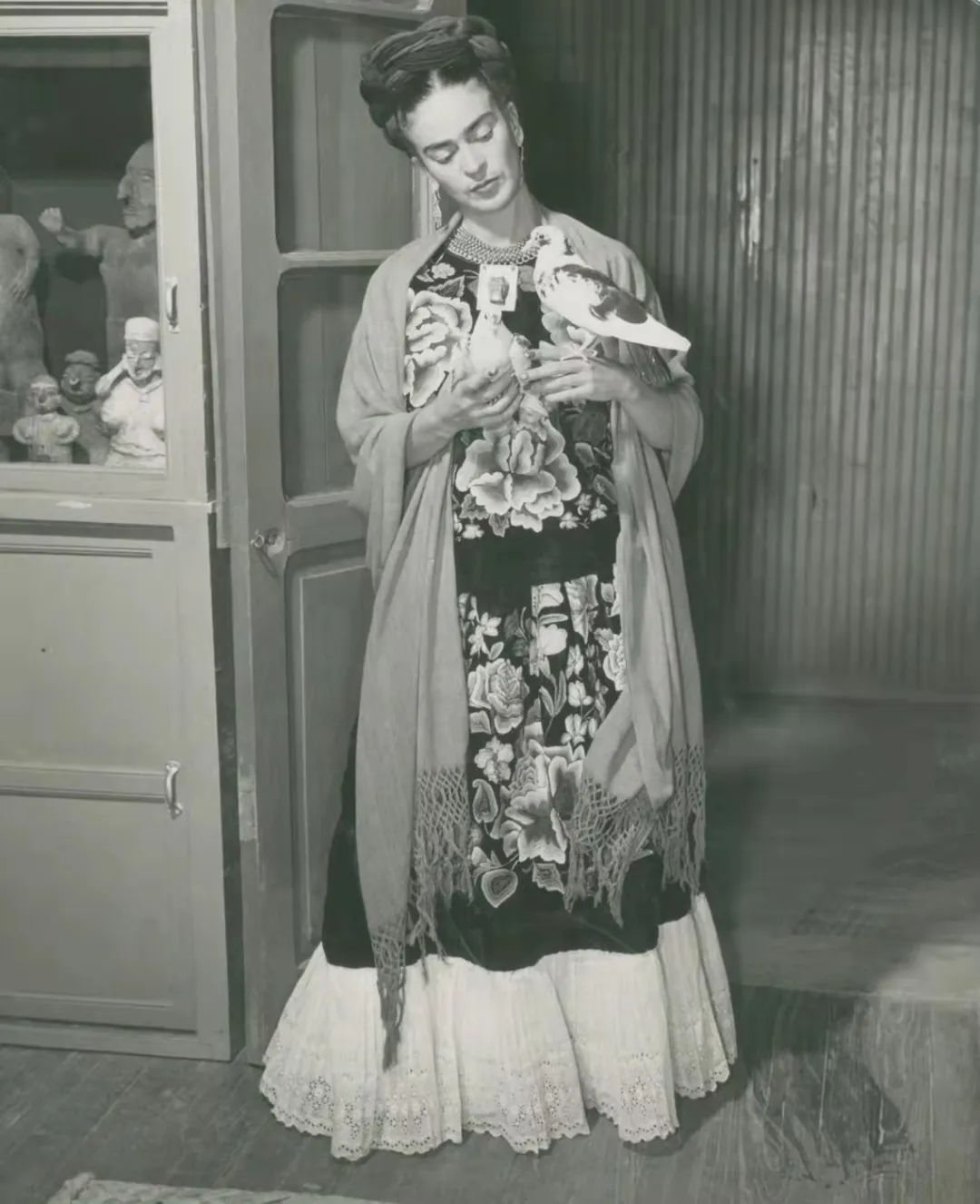 伦敦泰特现代|Frida: The Making of an Icon:30 余件真迹与 200 件商业物件,拆解 伦敦泰特现代|Frida: The Making of an Icon:30 余件真迹与 200 件商业物件,拆解